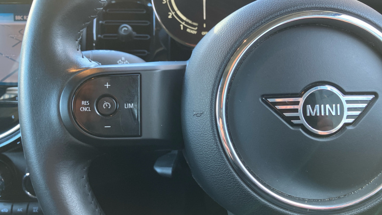 MINI Hatchback 1.5 Cooper Classic 3dr Petrol Hatchback